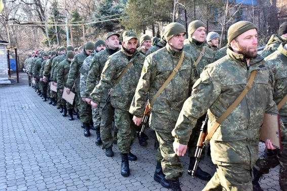 Близько ста правоохоронців Івано-Франківської області повертаються із Маріуполя (фото) — фото 5
