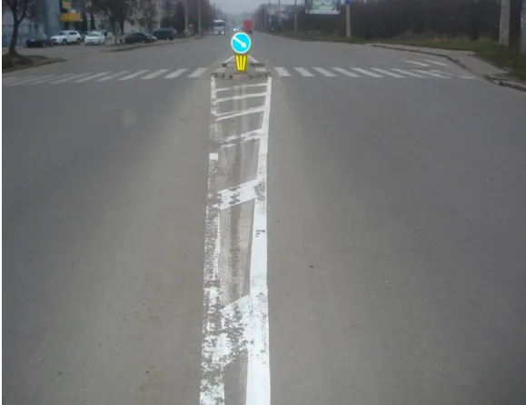 У Франківську на вулиці Івасюка "острівець безпеки" отримав підсвітку (фотофакт) — фото 1