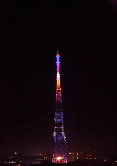 У Франківську засяяла своя "Ейфелева вежа" (фото) — фото 2