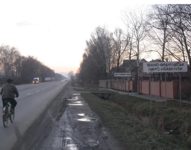 На Івано-Франківщині селяни просять району раду зробити їм безпечний перехід (фото) — фото 1