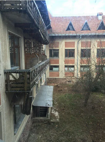 "Розбиті вікна, залишки техніки на кухні та гори сміття в коридорах", - от на що перетворився відомий санаторій Прикарпаття (фото) — фото 5