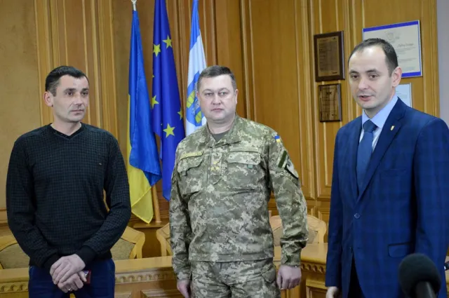 Франківському «кіборгу» вручили нагрудний знак «За військову доблесть» (фото) — фото 7