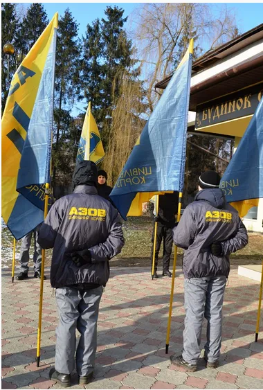 В Івано-Франківську в останню дорогу провели 58-річного бійця "Азову" Ігоря Коропецького (фото) — фото 7