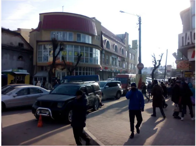 В центрі Івано-Франківська затори – у маршрутки посеред вулиці відмовили гальма (фото) — фото 1