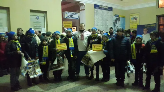 Вранці, на вокзалі прикарпатський богатир Назар Павлів влаштував силове шоу для дітей зі Сходу (фото) — фото 17