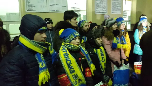 Вранці, на вокзалі прикарпатський богатир Назар Павлів влаштував силове шоу для дітей зі Сходу (фото) — фото 8