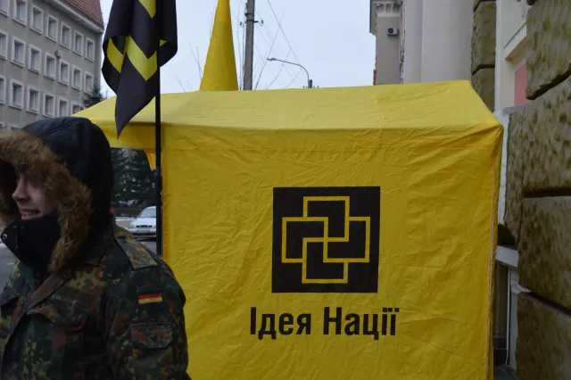 У Франківську активісти пікетували міліцію. Вони вимагають покарати іноземців за розбещення неповнолітніх (фото+відео) — фото 5