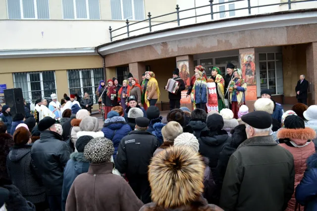 На площі Ринок відбулось святкове дійство «Во Йордані крещаюся, Тобі, Господи» (фото+відео) — фото 7