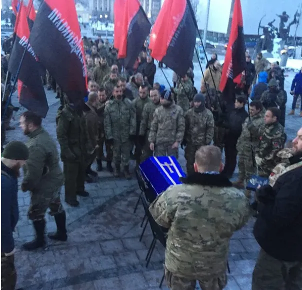 В Києві на Майдані Незалежності побратими попрощалися із другом «Семеном» (фото) — фото 2