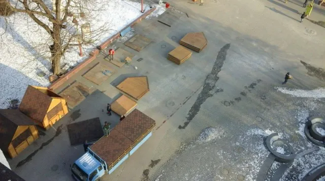 В Івано-Франківську розпочався демонтаж Новорічно-Різдвяної ярмарки (фото) — фото 1