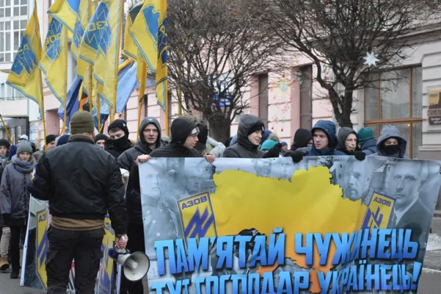 В Івано-Франківську «Азов» провів акцію «марш Справедливості» (фото+відео) — фото 16