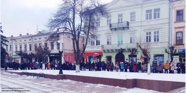 У Коломиї містяни утворили "живий ланцюг єдності» до дня Соборності України (фото+відео) — фото 1