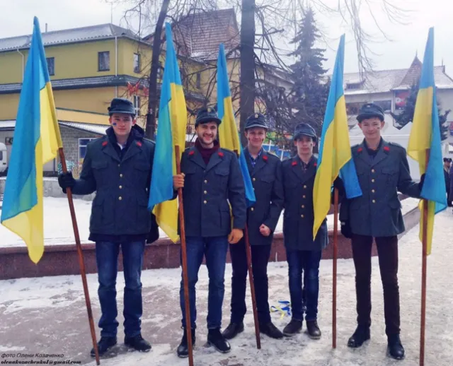 У Коломиї містяни утворили "живий ланцюг єдності» до дня Соборності України (фото+відео) — фото 3