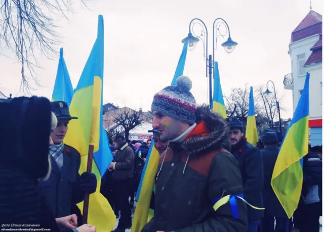 У Коломиї містяни утворили "живий ланцюг єдності» до дня Соборності України (фото+відео) — фото 8