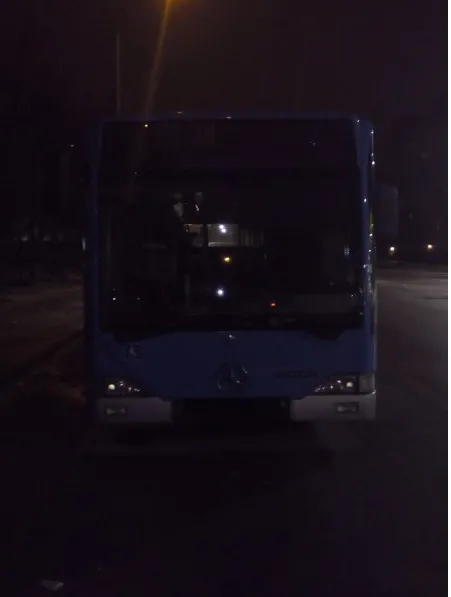 Один із нещодавно закуплених німецьких великогабаритних автобусів, через поломку, простояв всі вихідні на вулиці Довженка (фото) — фото 6
