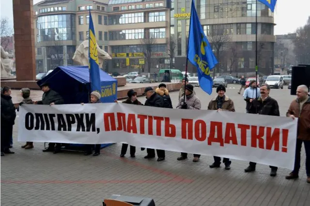 В Івано-Франківську активісти від ВО "Свобода" провели флешмоб проти дій уряду Яценюка (фото) — фото 5