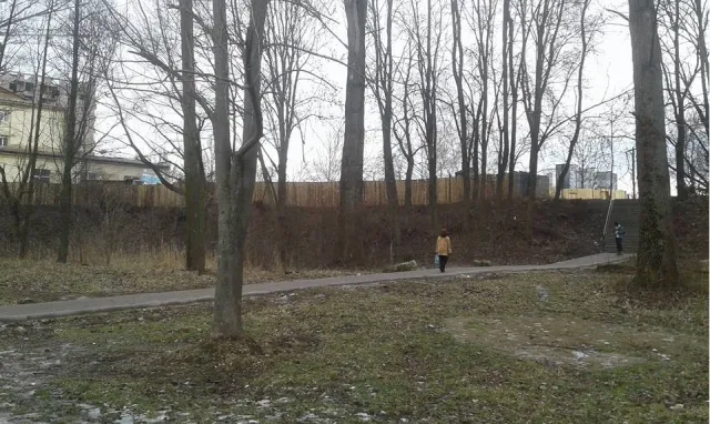 В Івано-Франківську поблизу міського озера місцеві мешканці зафіксували початок будівництва (фото) — фото 2