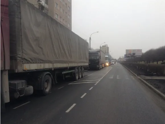 В Івано-Франківську ДТП: нерозминулись дві автівки (фото) — фото 3