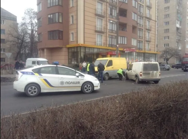 Патрульні поліцейські Івано-Франківська за першу добу чергування опрацювали 186 викликів (фото) — фото 1