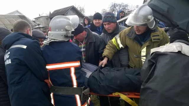 На Прикарпатті перекинувся цементовоз, водій перебуває у тяжкому стані — фото 4