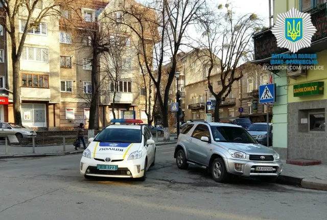 Патрульна поліція Івано-Франківська вже почала застосовувати евакуатори — фото 2