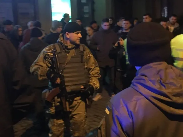 У середмісті Івано- Франківська поліцейські затримала двох підозрюваних у тяжкому злочині. Поліція розповіла про деталі затримання — фото 2