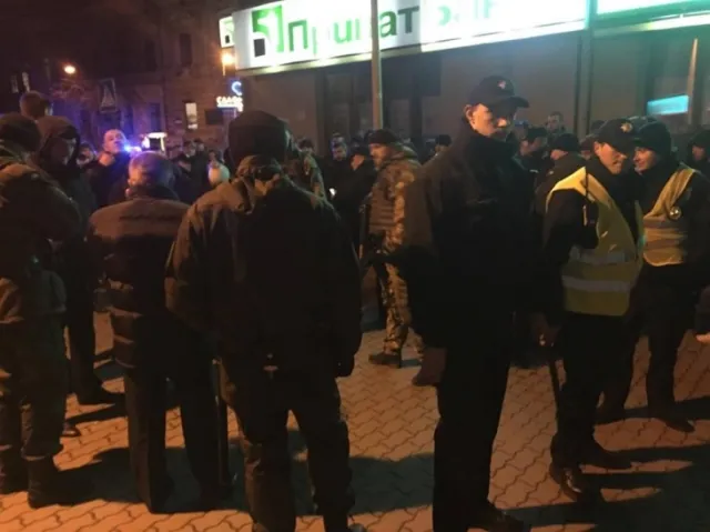 У середмісті Івано- Франківська поліцейські затримала двох підозрюваних у тяжкому злочині. Поліція розповіла про деталі затримання — фото 4