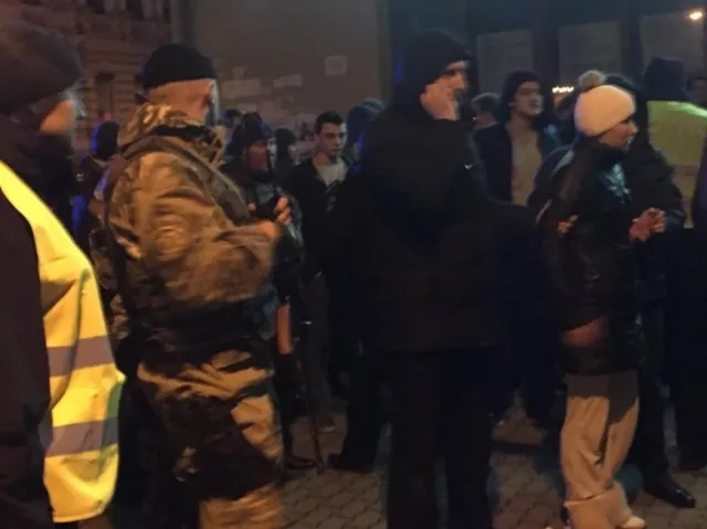 У середмісті Івано- Франківська поліцейські затримала двох підозрюваних у тяжкому злочині. Поліція розповіла про деталі затримання — фото 5