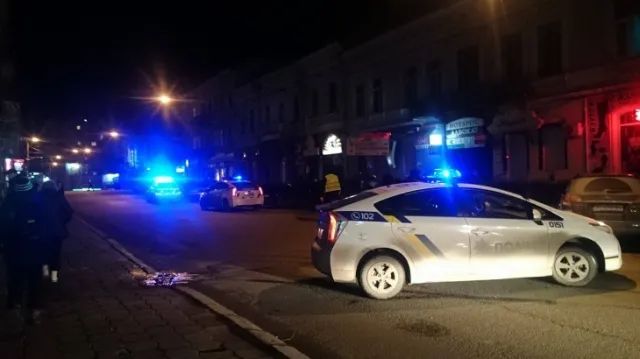 У середмісті Івано- Франківська поліцейські затримала двох підозрюваних у тяжкому злочині. Поліція розповіла про деталі затримання — фото 6