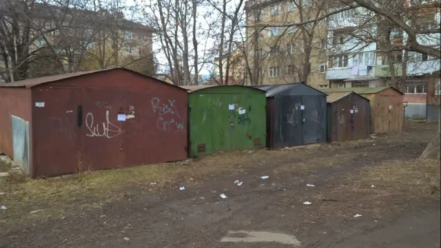 У Франківську демонтували незаконні гаражі: демонтована 9 із 10 гаражів — фото 1