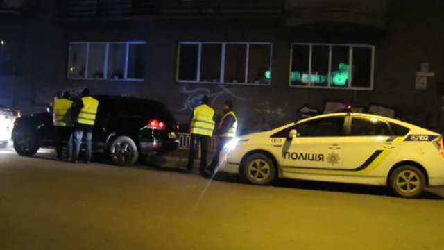 У Франківську патрульні затримали нахабного водія, який їздив без прав — фото 1