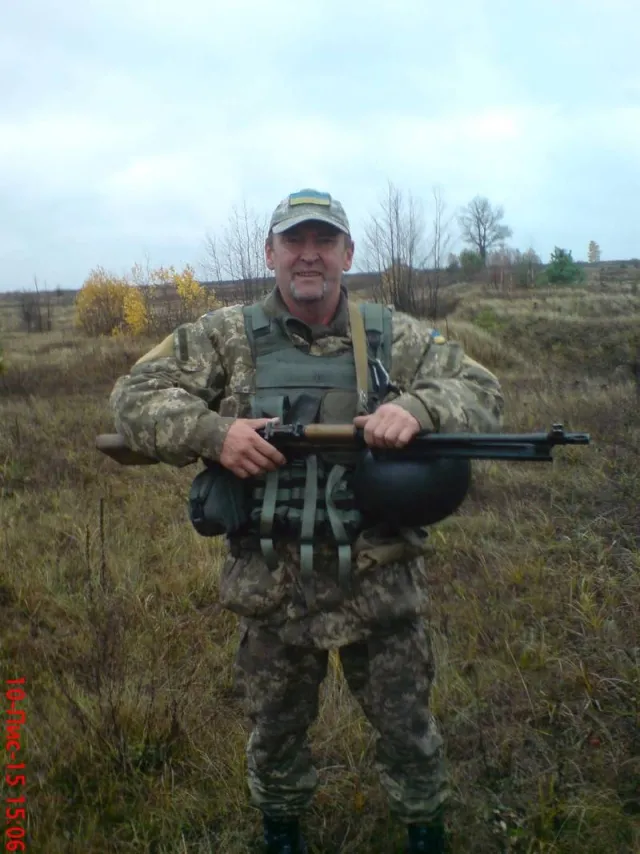 В зоні АТО загинув 45-річний прикарпатець Руслан Черналевський. Мешканці Долини на колінах зустрічали тіло загиблого Героя — фото 3