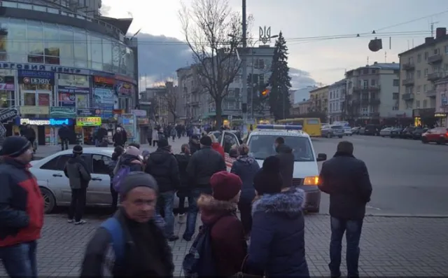 В Івано-Франківську водію під час руху автомобіля раптово стало зле — фото 2