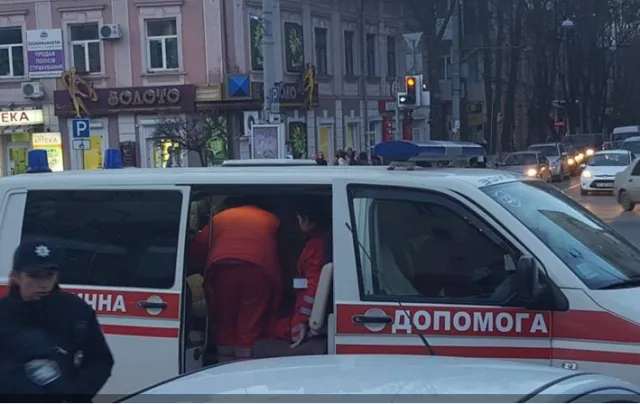 В Івано-Франківську водію під час руху автомобіля раптово стало зле — фото 3