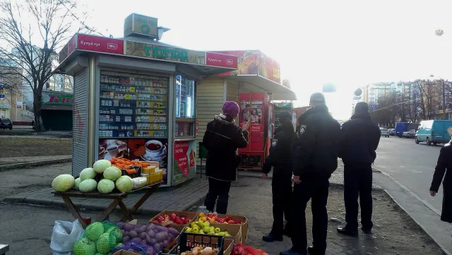 У Франківську поліція взялась за стихійну торгівлю — фото 1