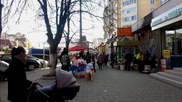 У Франківську поліція взялась за стихійну торгівлю — фото 3