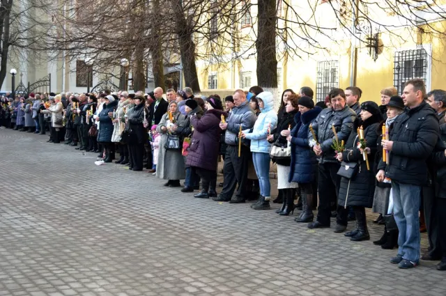 Тисячі франківців прийшли до храмів освятити свічки — фото 13