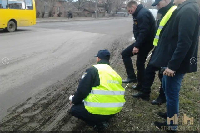 У Франківську невідомий, вчинивши ДТП, втік з місця аварії — фото 2
