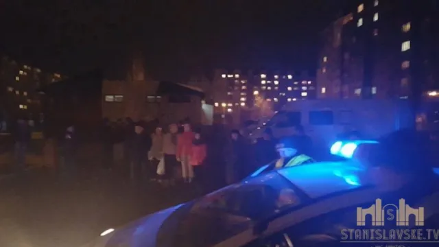 У Франківську п'яний чоловік в'їхав у бордюр — фото 1