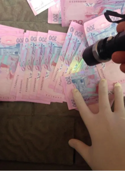 На Прикарпатті правоохоронці затримали судмедексперта, який вимагав хабар за видачу документа про смерть — фото 2