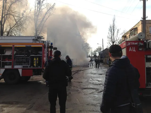У Франківську поблизу «Хлібокомбінату» загорівся мікроавтобус — фото 4