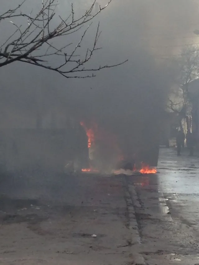 У Франківську поблизу «Хлібокомбінату» загорівся мікроавтобус — фото 6