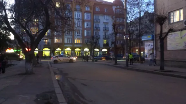 У Івано-Франківську невідомі погрожували підірвати управління нацполіції. Вибухівки не знайшли — фото 1