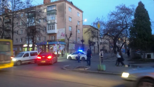 У Івано-Франківську невідомі погрожували підірвати управління нацполіції. Вибухівки не знайшли — фото 2