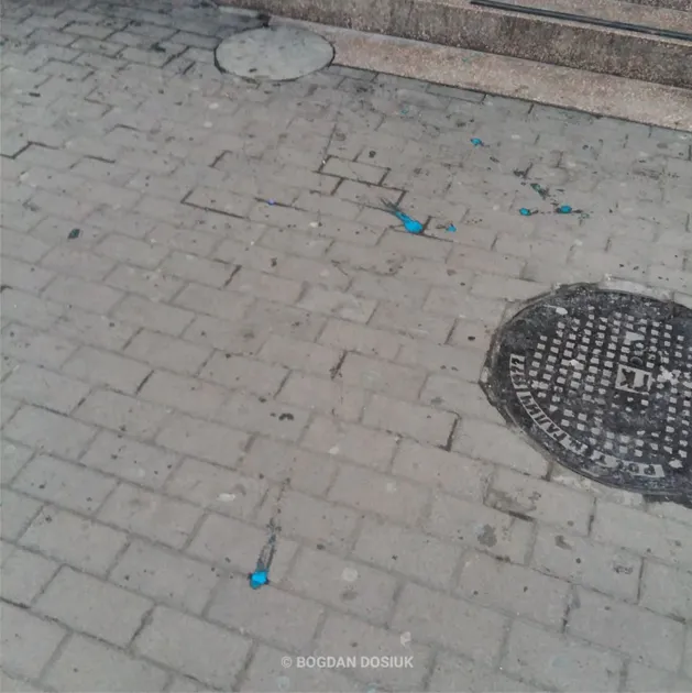 В Івано-Франківську невідомі закидали фарбою СберБанк Росії — фото 2
