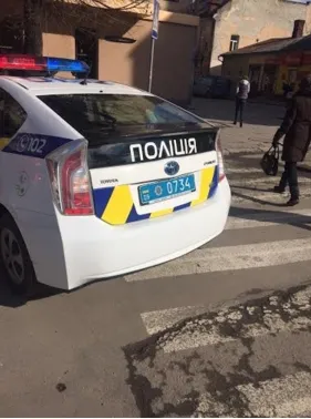 Франківських копів підловили на порушенні правил паркування. Прес-секретар управління патрульної поліції пояснив, що вони змушені були так вчинити — фото 1