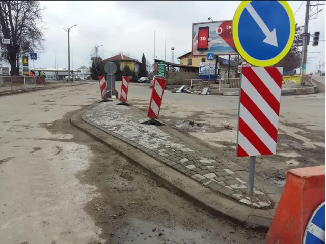 В Івано-Франківську облаштовують новий острівець безпеки — фото 1