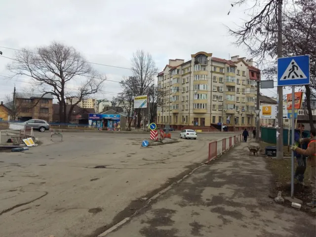 В Івано-Франківську облаштовують новий острівець безпеки — фото 2