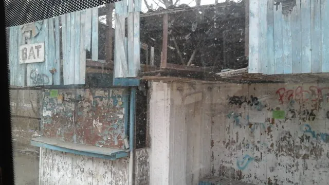 Пасажири міської маршрутки стали свідками того, як водій «ходив по маленькому». Водії вимагають облаштувати на кінцевих зупинках туалети — фото 1