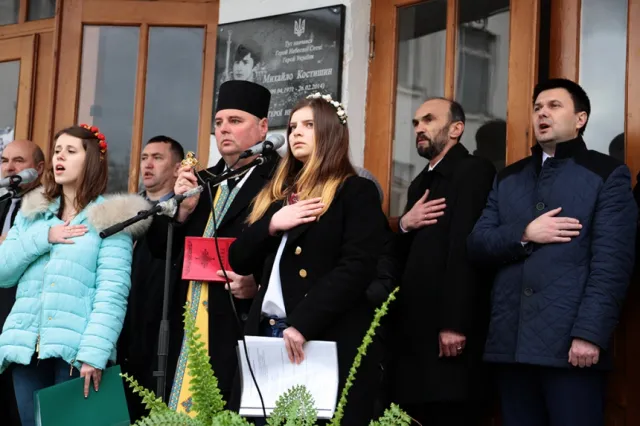На Прикарпатті відкрили меморіальну дошку на честь Героя Небесної сотні — фото 11